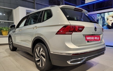 Volkswagen Tiguan II, 2023 год, 4 498 000 рублей, 8 фотография