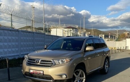 Toyota Highlander III, 2013 год, 2 700 000 рублей, 1 фотография