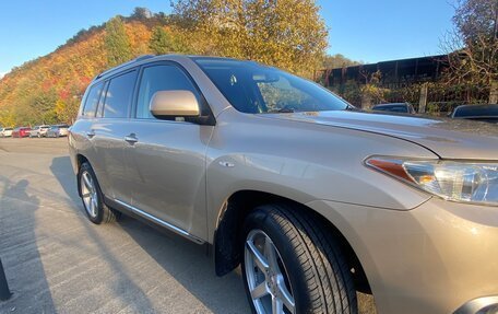 Toyota Highlander III, 2013 год, 2 700 000 рублей, 4 фотография