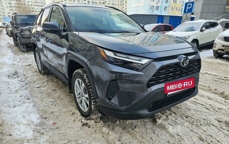 Toyota RAV4, 2022 год, 4 299 999 рублей, 3 фотография