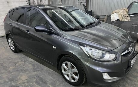 Hyundai Solaris II рестайлинг, 2012 год, 900 000 рублей, 1 фотография