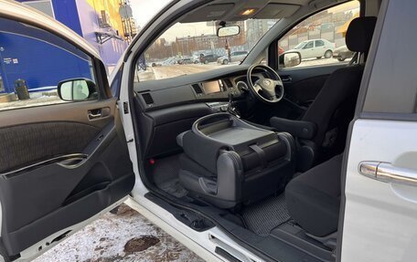 Toyota ISis I, 2012 год, 740 000 рублей, 17 фотография