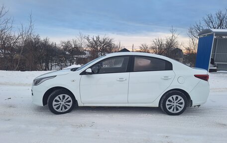 KIA Rio IV, 2018 год, 1 399 000 рублей, 6 фотография