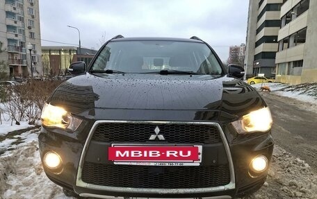 Mitsubishi Outlander III рестайлинг 3, 2011 год, 1 350 000 рублей, 2 фотография