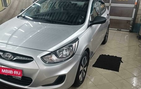 Hyundai Solaris II рестайлинг, 2014 год, 845 000 рублей, 2 фотография