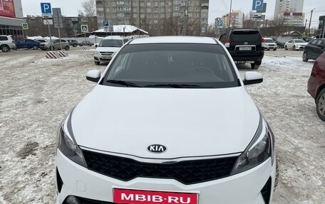 KIA Rio IV, 2021 год, 1 750 000 рублей, 1 фотография