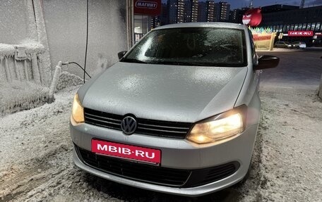 Volkswagen Polo VI (EU Market), 2013 год, 730 000 рублей, 2 фотография