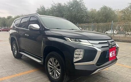 Mitsubishi Pajero Sport III рестайлинг, 2020 год, 3 775 000 рублей, 2 фотография