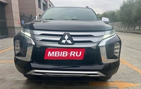 Mitsubishi Pajero Sport III рестайлинг, 2020 год, 3 775 000 рублей, 3 фотография