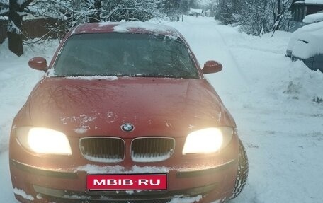 BMW 1 серия, 2007 год, 600 000 рублей, 1 фотография