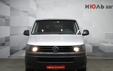 Volkswagen Caravelle T5, 2011 год, 2 260 000 рублей, 2 фотография