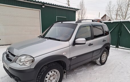 Chevrolet Niva I рестайлинг, 2015 год, 680 000 рублей, 2 фотография