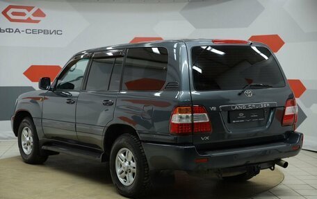 Toyota Land Cruiser 100 рестайлинг 2, 2004 год, 1 650 000 рублей, 7 фотография