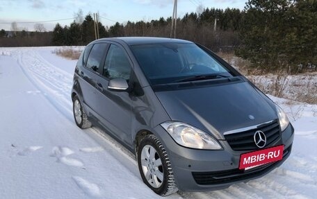 Mercedes-Benz A-Класс, 2011 год, 800 000 рублей, 3 фотография