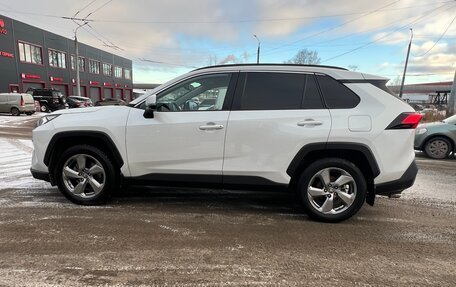 Toyota RAV4, 2021 год, 3 650 000 рублей, 4 фотография