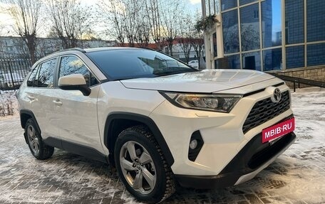 Toyota RAV4, 2021 год, 3 650 000 рублей, 2 фотография