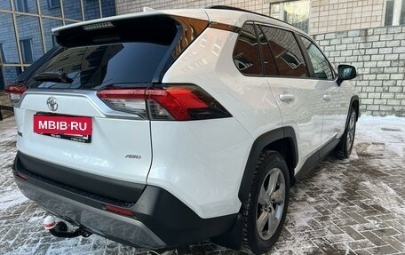 Toyota RAV4, 2021 год, 3 650 000 рублей, 8 фотография