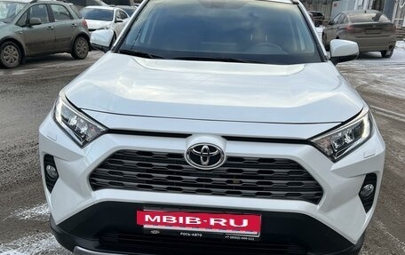 Toyota RAV4, 2021 год, 3 650 000 рублей, 10 фотография