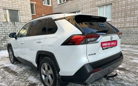 Toyota RAV4, 2021 год, 3 650 000 рублей, 6 фотография