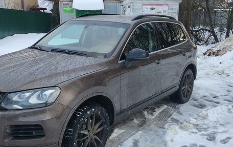 Volkswagen Touareg III, 2011 год, 1 900 000 рублей, 2 фотография