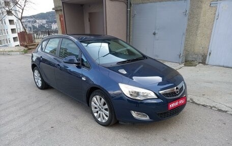 Opel Astra J, 2011 год, 820 000 рублей, 1 фотография