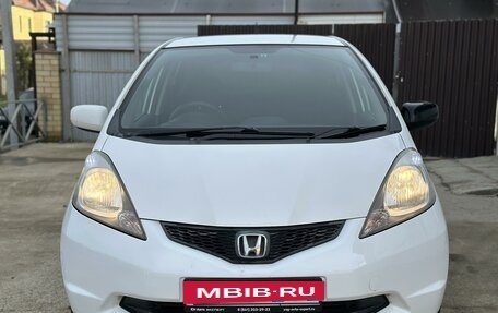 Honda Fit III, 2010 год, 835 000 рублей, 2 фотография