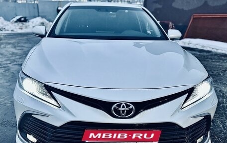 Toyota Camry, 2022 год, 3 800 000 рублей, 1 фотография