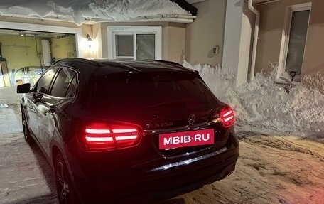 Mercedes-Benz GLA, 2019 год, 3 150 000 рублей, 4 фотография