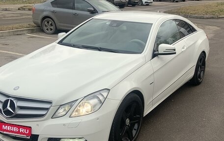 Mercedes-Benz E-Класс, 2011 год, 1 487 000 рублей, 2 фотография