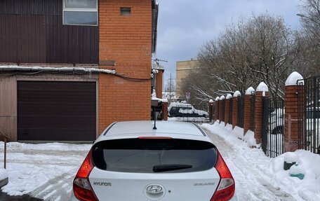 Hyundai Solaris II рестайлинг, 2011 год, 740 000 рублей, 2 фотография