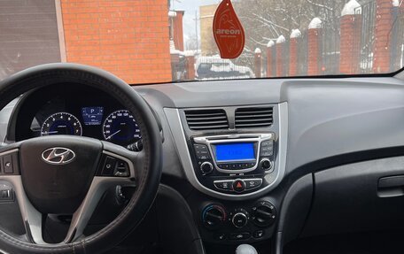 Hyundai Solaris II рестайлинг, 2011 год, 740 000 рублей, 8 фотография