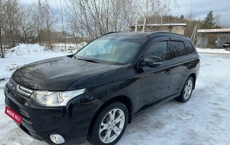 Mitsubishi Outlander III рестайлинг 3, 2013 год, 1 600 000 рублей, 1 фотография