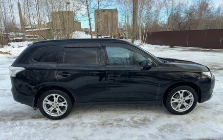 Mitsubishi Outlander III рестайлинг 3, 2013 год, 1 600 000 рублей, 8 фотография