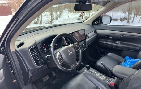 Mitsubishi Outlander III рестайлинг 3, 2013 год, 1 600 000 рублей, 12 фотография