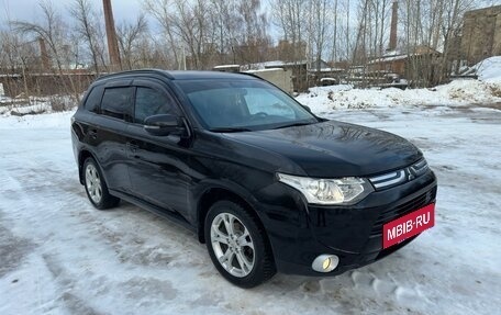 Mitsubishi Outlander III рестайлинг 3, 2013 год, 1 600 000 рублей, 9 фотография