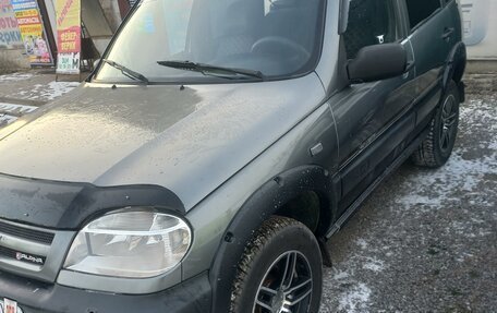 Chevrolet Niva I рестайлинг, 2004 год, 500 000 рублей, 1 фотография