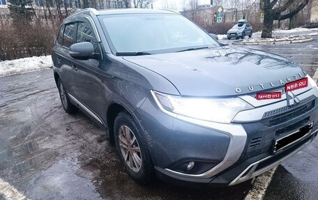 Mitsubishi Outlander III рестайлинг 3, 2020 год, 2 590 000 рублей, 1 фотография