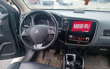 Mitsubishi Outlander III рестайлинг 3, 2020 год, 2 590 000 рублей, 13 фотография