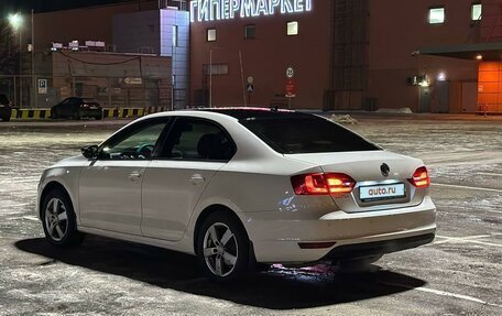 Volkswagen Jetta VI, 2012 год, 940 000 рублей, 3 фотография