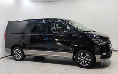 Hyundai Grand Starex Grand Starex I рестайлинг 2, 2019 год, 3 798 000 рублей, 5 фотография