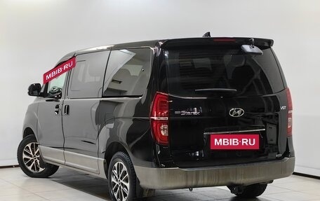 Hyundai Grand Starex Grand Starex I рестайлинг 2, 2019 год, 3 798 000 рублей, 2 фотография