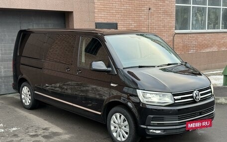 Volkswagen Multivan T6 рестайлинг, 2018 год, 5 150 000 рублей, 3 фотография