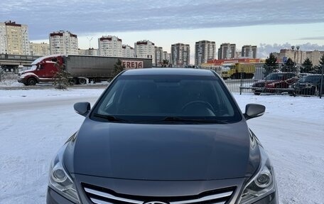 Hyundai Solaris II рестайлинг, 2015 год, 990 000 рублей, 1 фотография