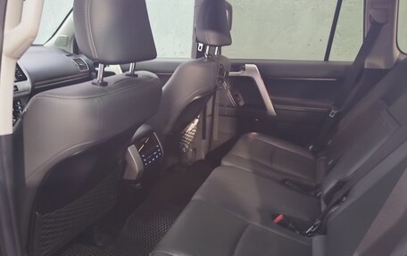 Toyota Land Cruiser Prado 150 рестайлинг 2, 2017 год, 5 750 000 рублей, 15 фотография