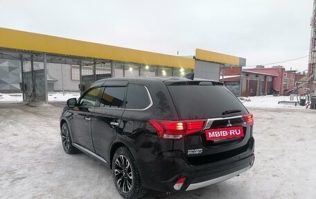 Mitsubishi Outlander III рестайлинг 3, 2017 год, 3 200 000 рублей, 5 фотография