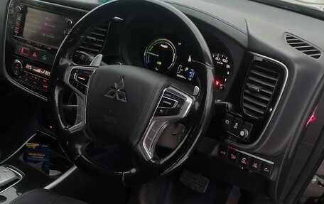 Mitsubishi Outlander III рестайлинг 3, 2017 год, 3 200 000 рублей, 10 фотография