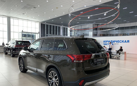 Mitsubishi Outlander III рестайлинг 3, 2018 год, 2 250 000 рублей, 8 фотография