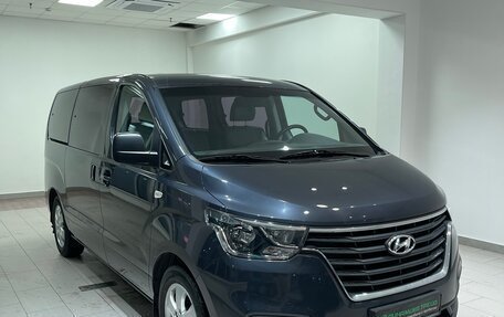 Hyundai Grand Starex Grand Starex I рестайлинг 2, 2018 год, 3 800 000 рублей, 3 фотография