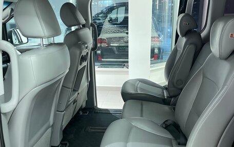 Hyundai Grand Starex Grand Starex I рестайлинг 2, 2018 год, 3 800 000 рублей, 13 фотография