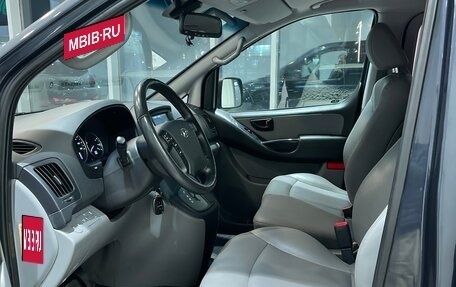 Hyundai Grand Starex Grand Starex I рестайлинг 2, 2018 год, 3 800 000 рублей, 11 фотография